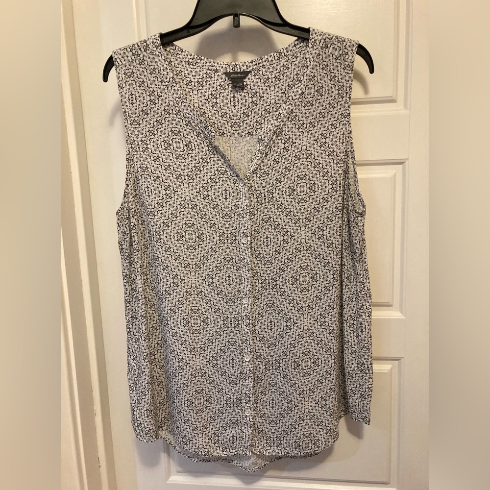 Eddie Bauer Black and White Sleeveless Blouse